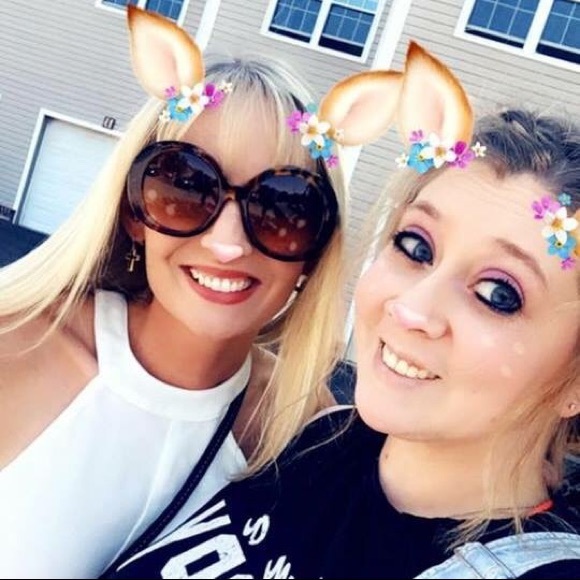 Meet your Posher, Jessica - Picture 3 of 3